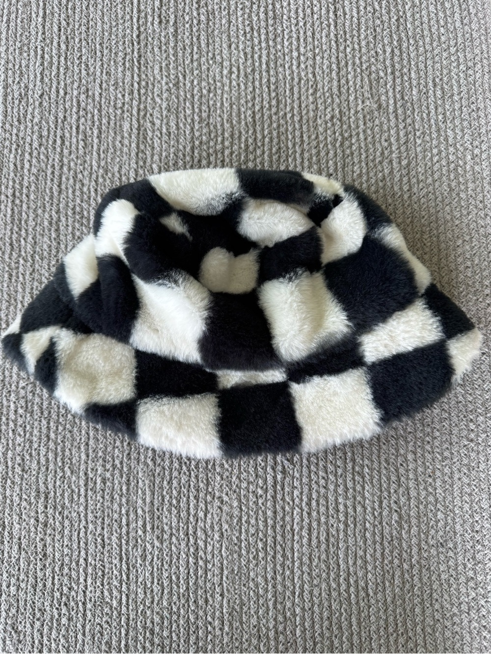 Vintage Y2K Claire's Black & White Faux Fur Checkered Checks Bucket Hat - Picture 5 of 6